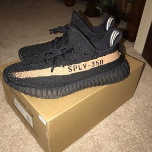 Beautiful authentic Yeezy boost 350 v2 copper